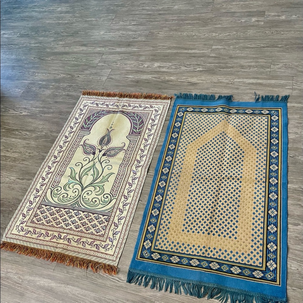 2 prayer mats/small rugs & 3 Books